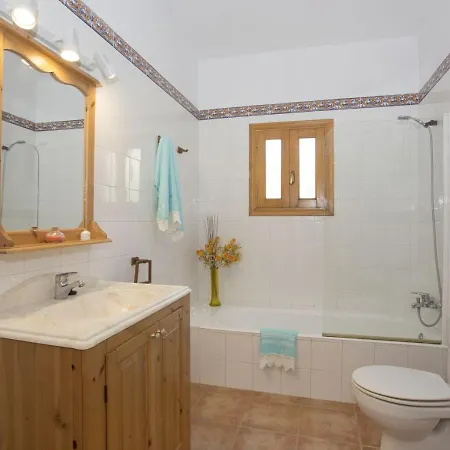 ヴィラ Beautiful For 8 People Close To Pollensa By Renthousing